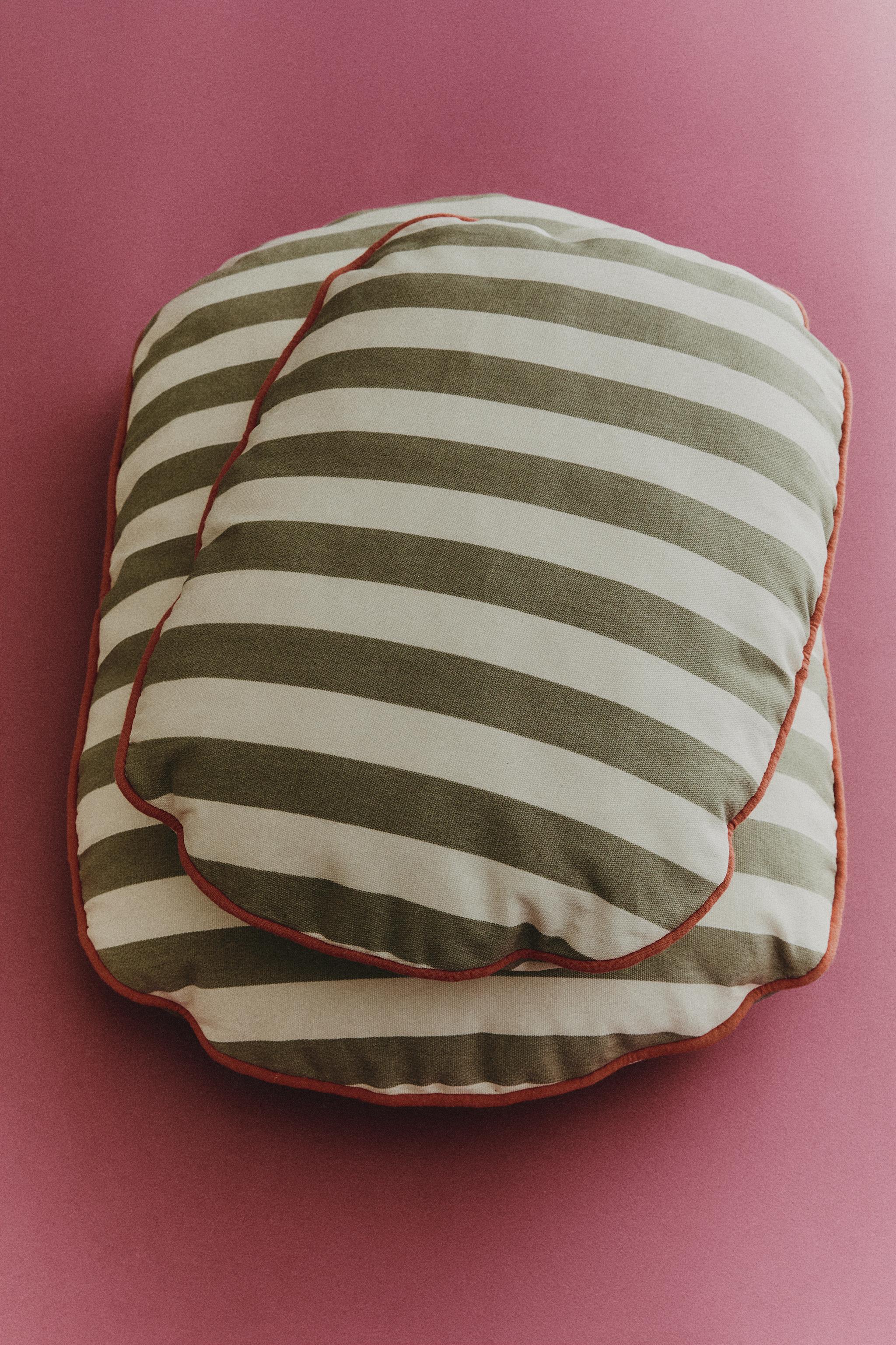 OVAL STRIPED PET CUSHION